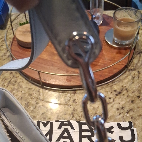 Marc Jacobs White Leather Shoulder Bag with Sleek Design - Picture 3 of 8